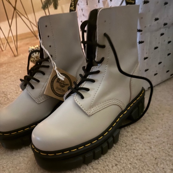 Dr. Martens Shoes - Doc Martin platform leather boots